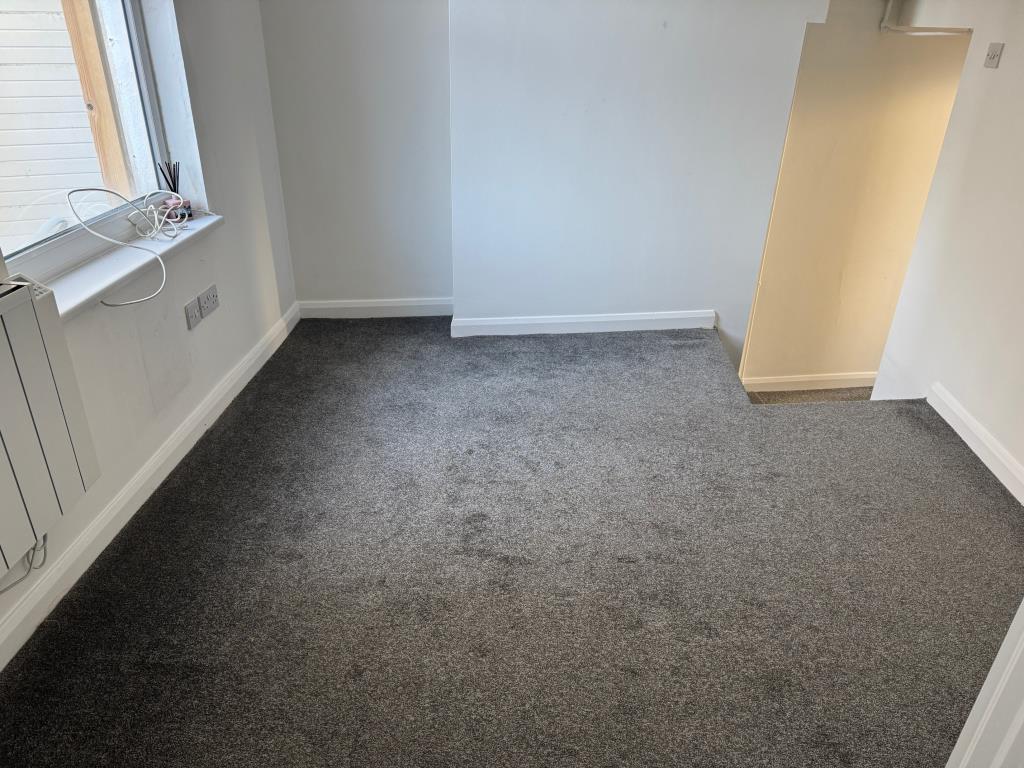 Lot: 72 - ONE-BEDROOM FLAT - Alternative view of bedroom